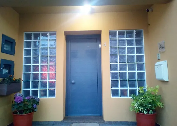 Nelocas House Ponta Delgada (Sao Miguel)